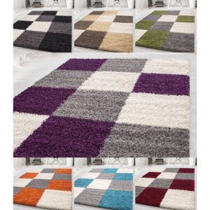 Stilvoller Hochflor-Teppich mit zeitgemäßem Karo-Muster